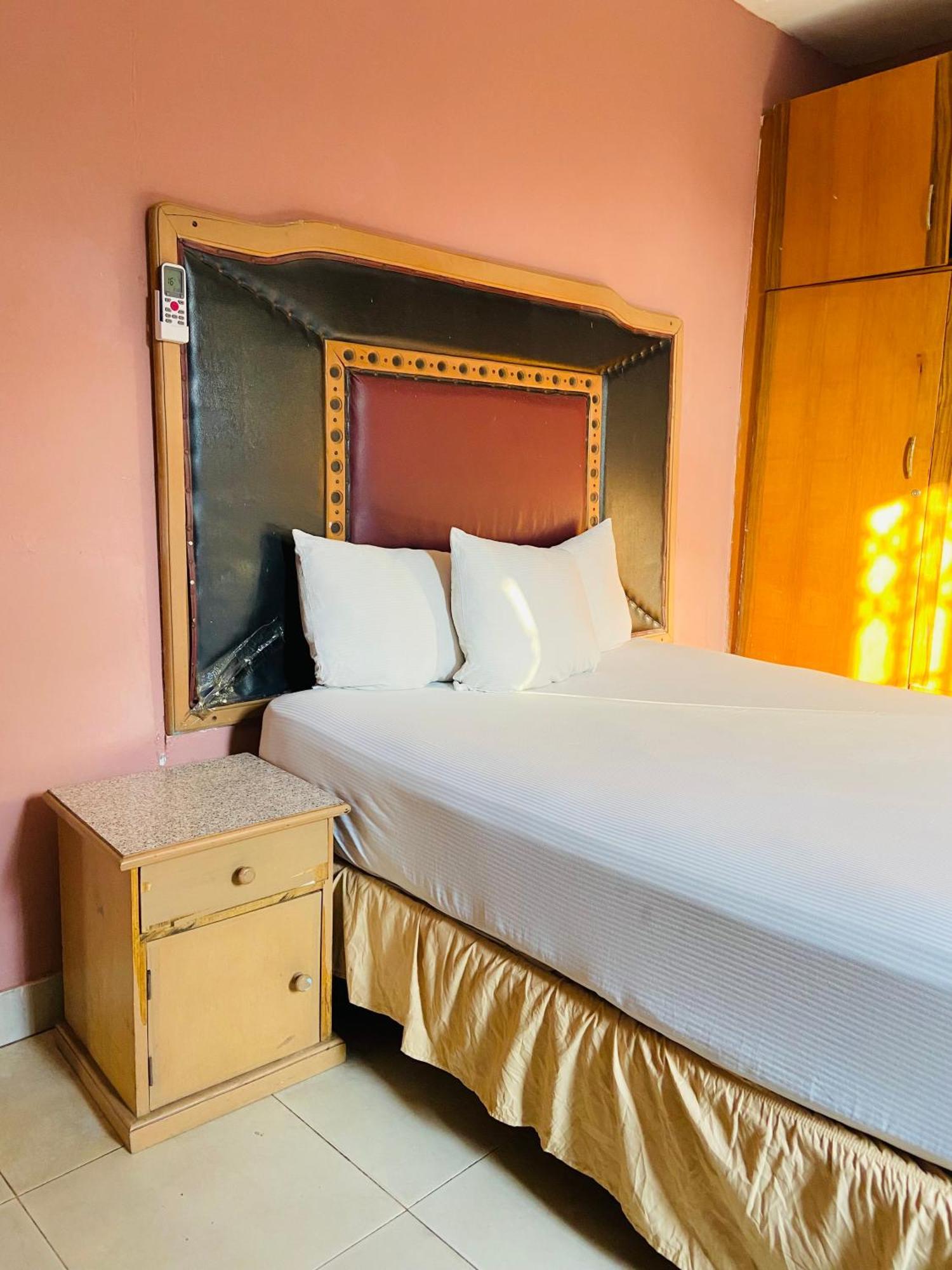 Heaven Gate Hotel Accra Kültér fotó